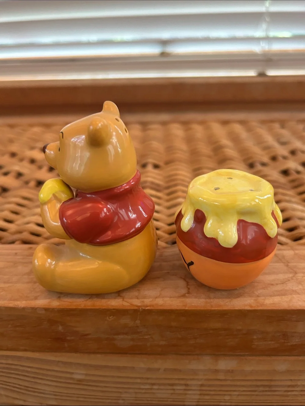 Disney Winnie the Pooh Ceramic Figurines w/Hunny Pot Salt & Pepper Shakers (LC)